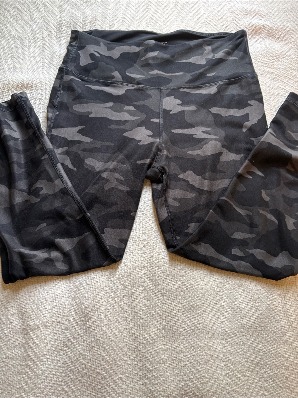 Marika Sport 21” black camo leggings